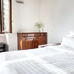 Joivy Classic Flat With Balcony