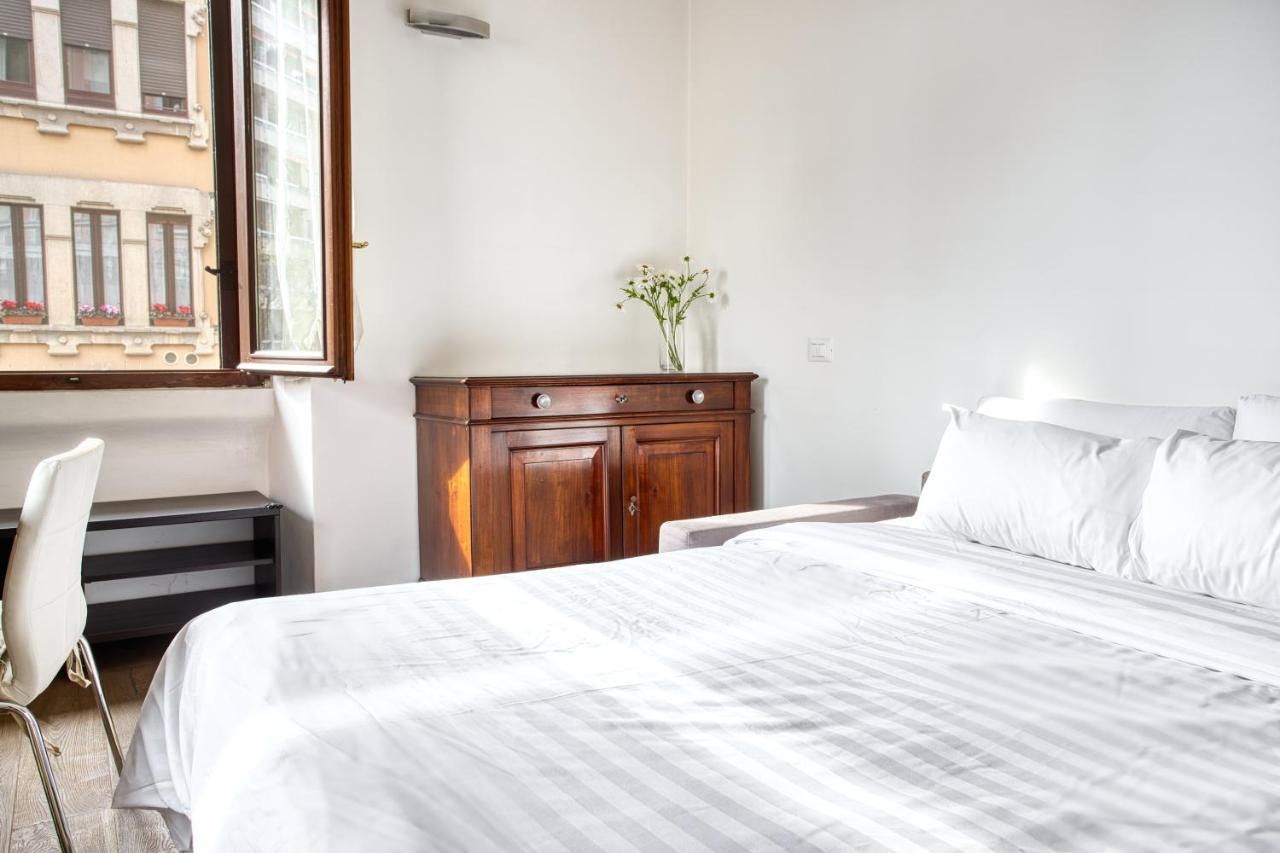 Joivy Classic Flat With Balcony * Milano